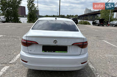 Седан Volkswagen Jetta 2018 в 