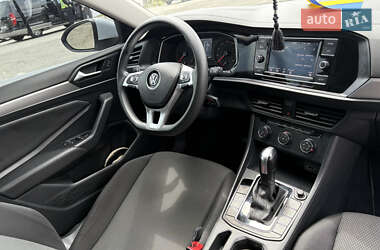 Седан Volkswagen Jetta 2018 в 