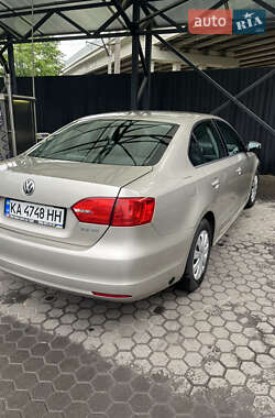 Седан Volkswagen Jetta 2013 в 