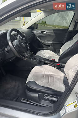 Седан Volkswagen Jetta 2013 в 
