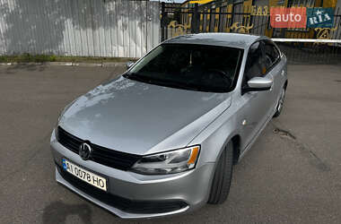 Седан Volkswagen Jetta 2013 в 