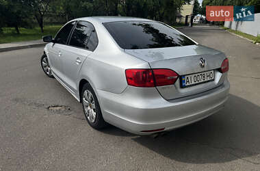 Седан Volkswagen Jetta 2013 в 
