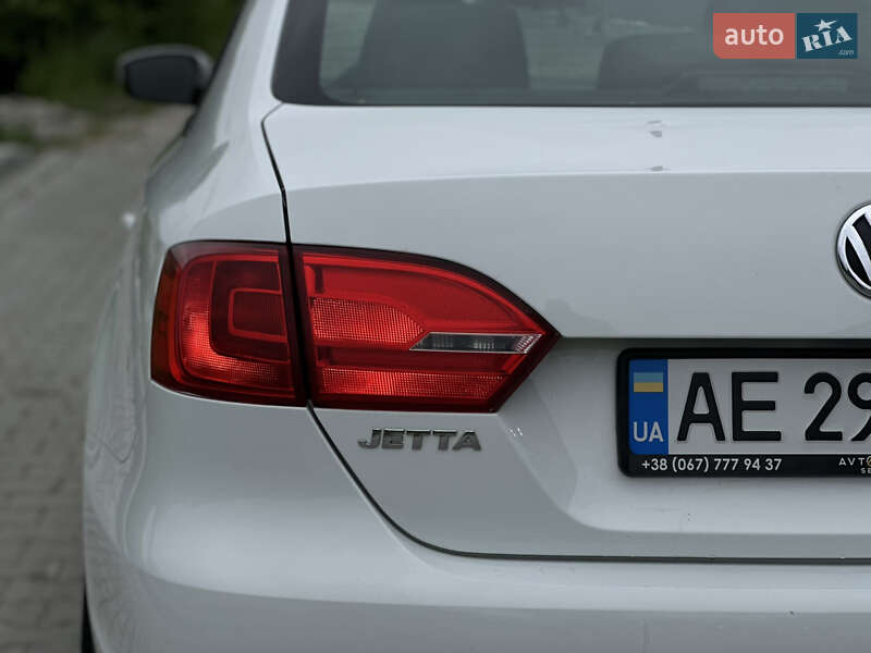 Седан Volkswagen Jetta 2014 в Ивано-Франковске