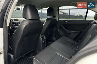 Седан Volkswagen Jetta 2014 в 