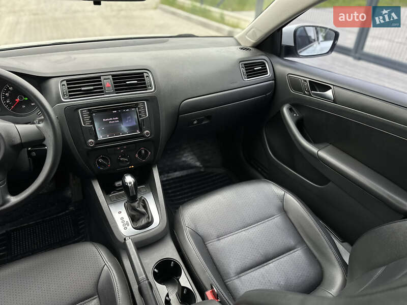 Седан Volkswagen Jetta 2014 в Ивано-Франковске