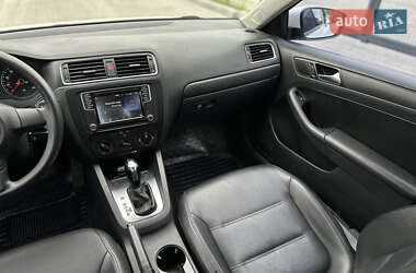 Седан Volkswagen Jetta 2014 в 