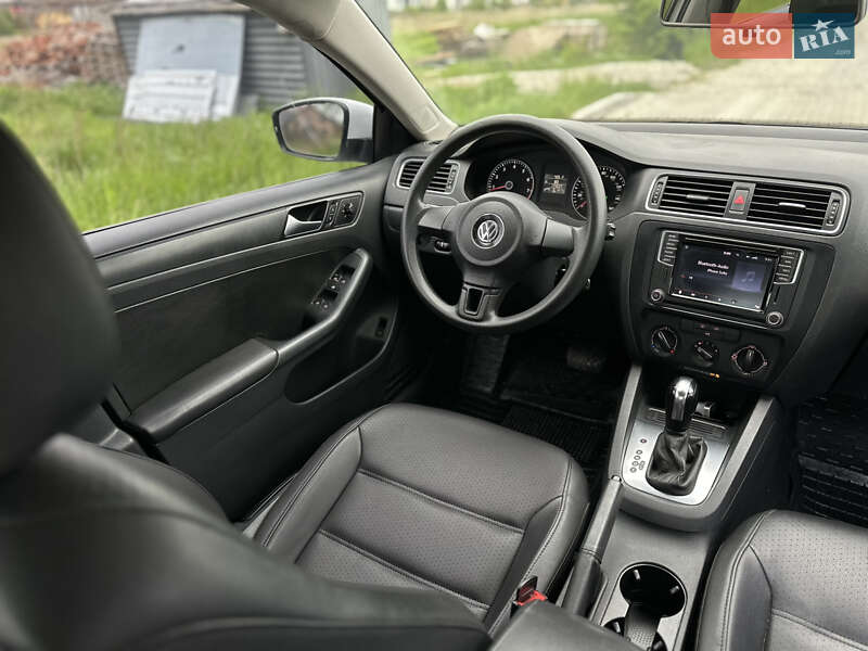 Седан Volkswagen Jetta 2014 в Ивано-Франковске