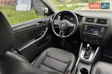 Седан Volkswagen Jetta 2014 в 