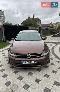 Седан Volkswagen Jetta 2016 в 