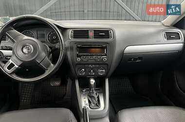 Седан Volkswagen Jetta 2013 в 