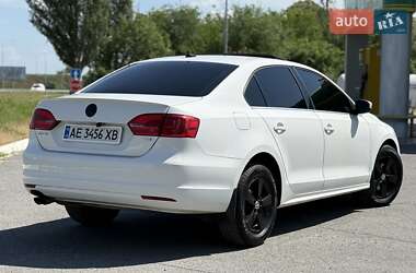 Седан Volkswagen Jetta 2012 в 