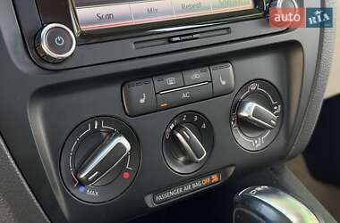 Седан Volkswagen Jetta 2012 в 
