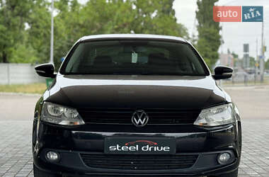 Седан Volkswagen Jetta 2012 в 