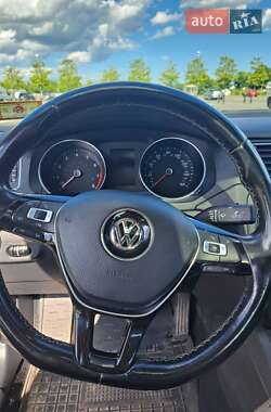 Седан Volkswagen Jetta 2015 в 