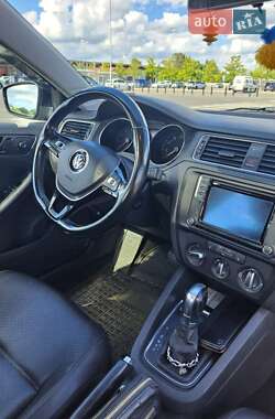 Седан Volkswagen Jetta 2015 в 
