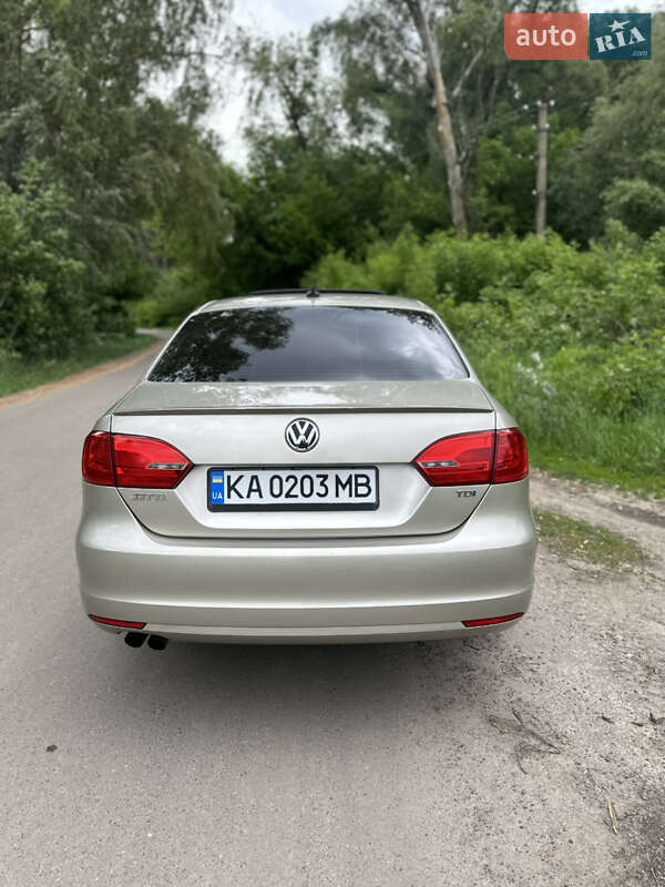 Седан Volkswagen Jetta 2012 в Киеве