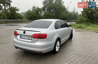 Седан Volkswagen Jetta 2010 в 
