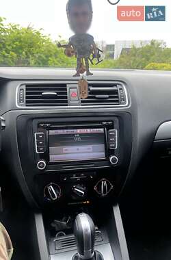 Седан Volkswagen Jetta 2014 в 