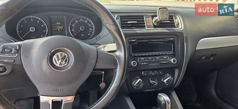 Седан Volkswagen Jetta 2013 в Харькове