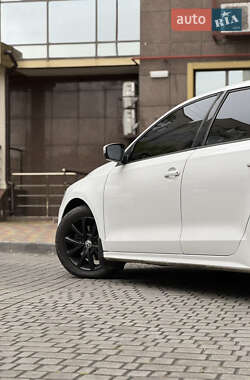 Седан Volkswagen Jetta 2012 в 