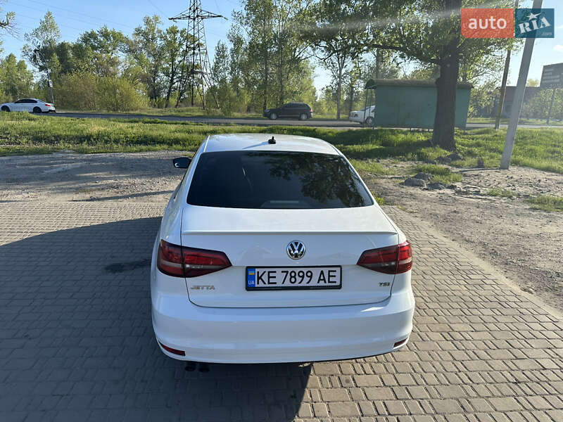 Седан Volkswagen Jetta 2015 в Павлограді