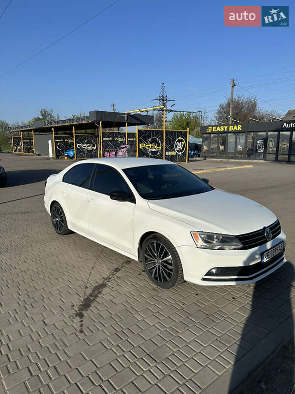 Седан Volkswagen Jetta 2015 в Павлограді