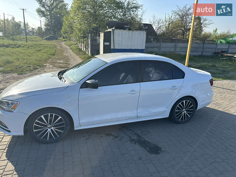Седан Volkswagen Jetta 2015 в Павлограді