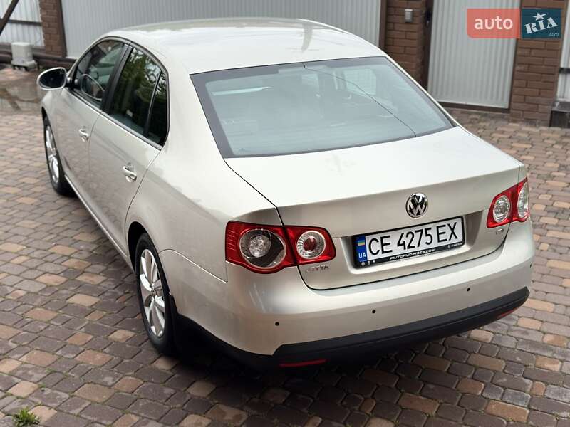 Седан Volkswagen Jetta 2010 в Черновцах