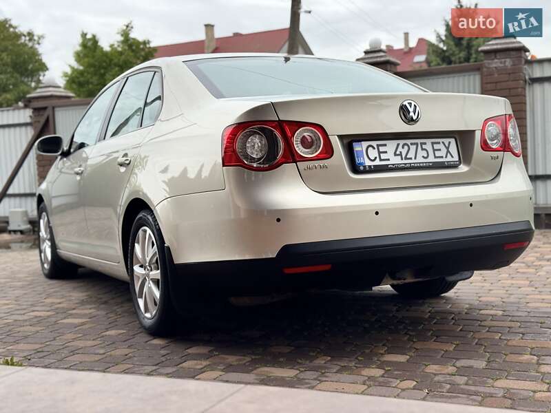 Седан Volkswagen Jetta 2010 в Черновцах