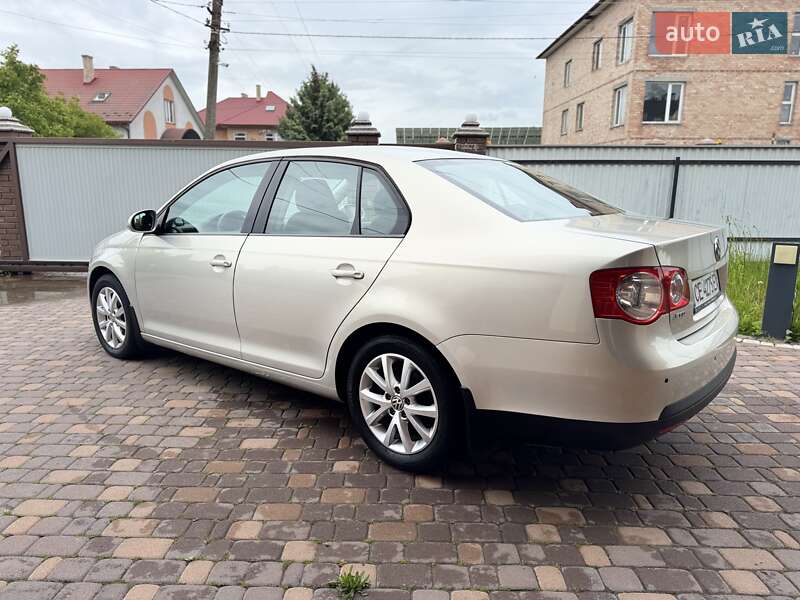 Седан Volkswagen Jetta 2010 в Черновцах