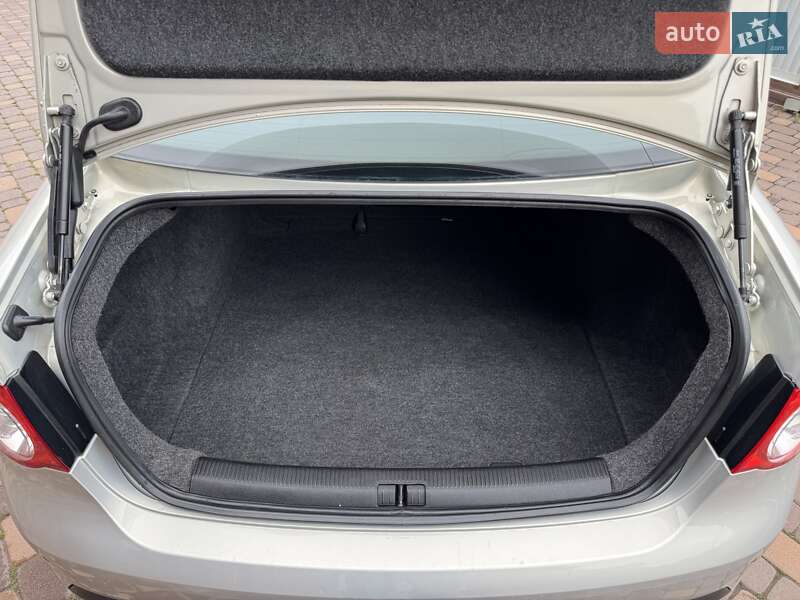 Седан Volkswagen Jetta 2010 в Черновцах