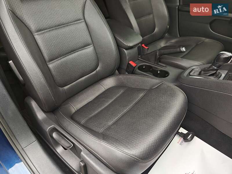 Седан Volkswagen Jetta 2013 в Львові