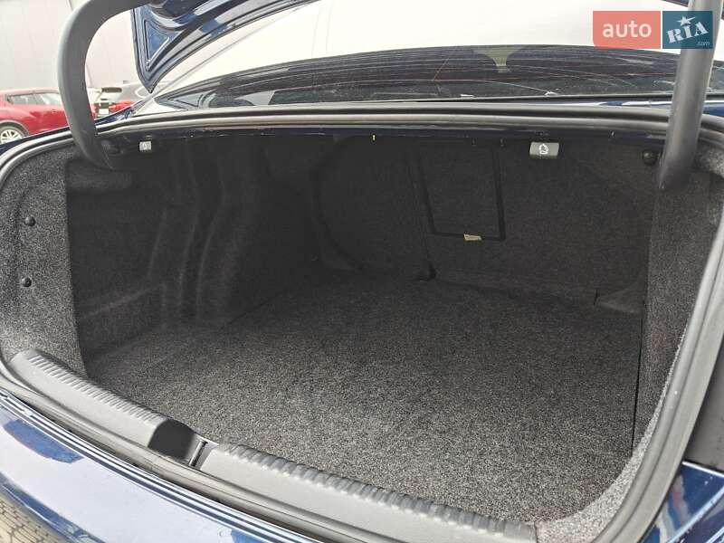 Седан Volkswagen Jetta 2013 в Львові