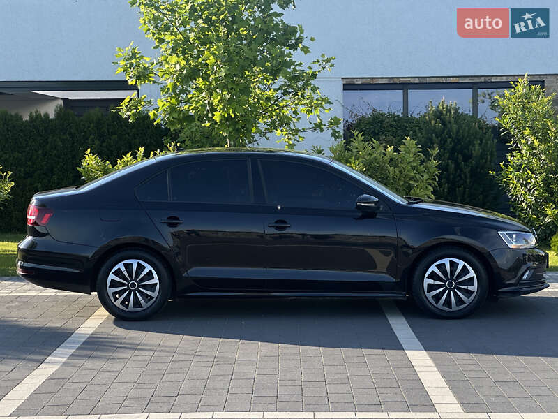 Седан Volkswagen Jetta 2015 в Мукачевому