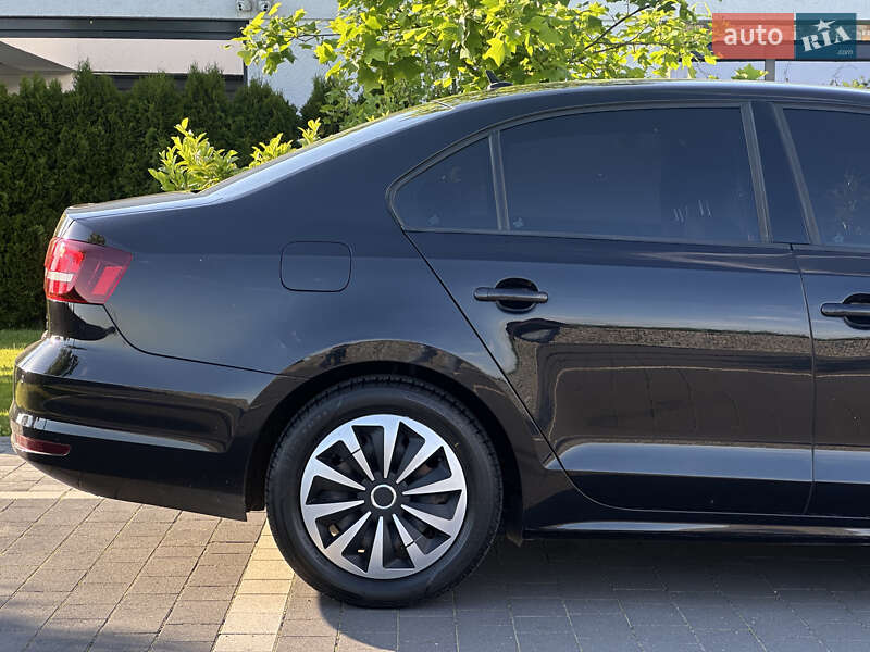 Седан Volkswagen Jetta 2015 в Мукачевому