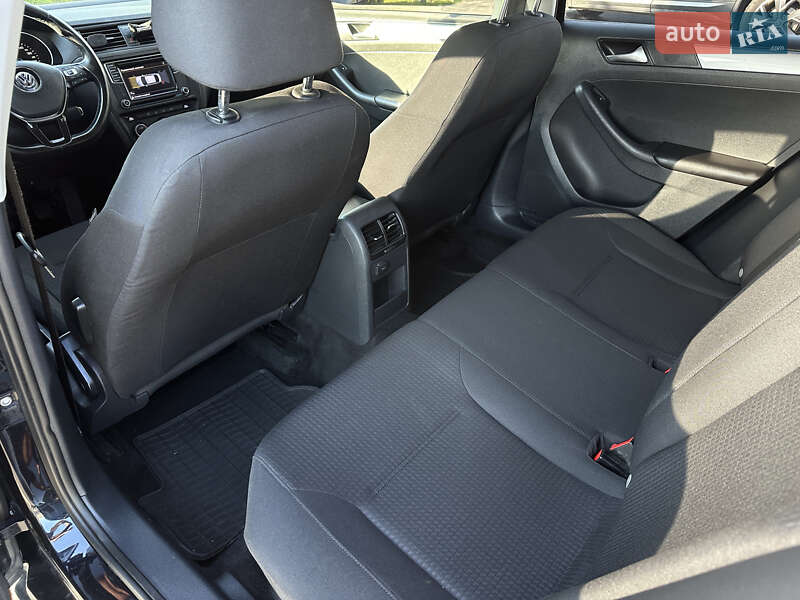 Седан Volkswagen Jetta 2015 в Мукачевому