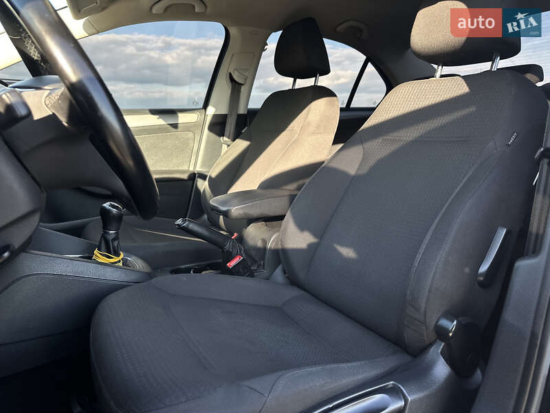 Седан Volkswagen Jetta 2015 в Мукачевому