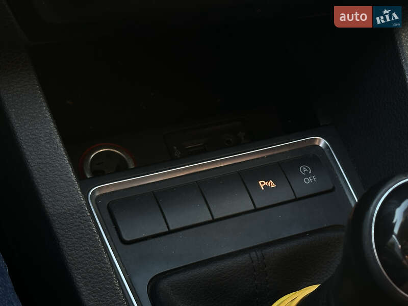 Седан Volkswagen Jetta 2015 в Мукачевому