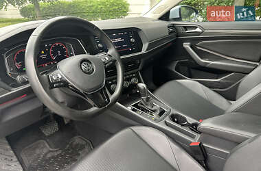 Седан Volkswagen Jetta 2018 в 