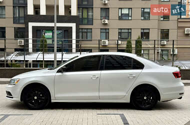 Седан Volkswagen Jetta 2015 в 