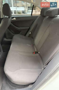 Седан Volkswagen Jetta 2015 в 