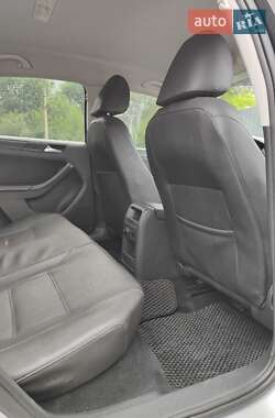 Седан Volkswagen Jetta 2012 в 