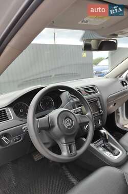 Седан Volkswagen Jetta 2012 в 