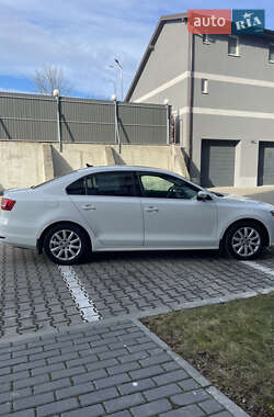 Седан Volkswagen Jetta 2015 в 