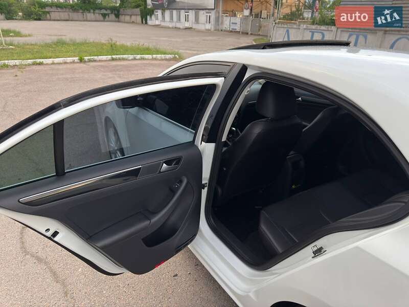 Седан Volkswagen Jetta 2015 в Запорожье