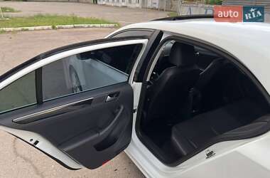 Седан Volkswagen Jetta 2015 в 