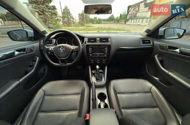 Седан Volkswagen Jetta 2015 в 