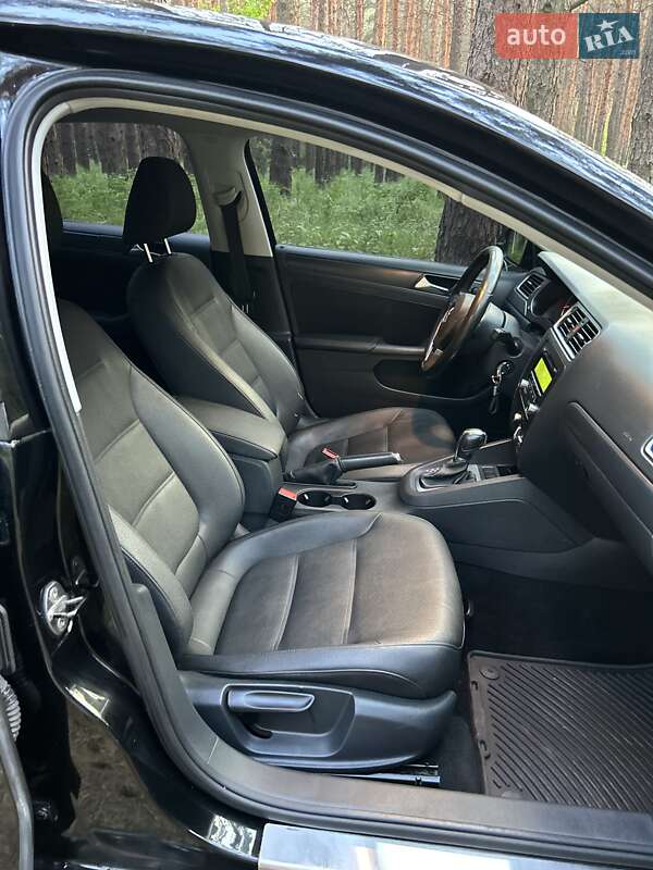 Седан Volkswagen Jetta 2011 в Каменском