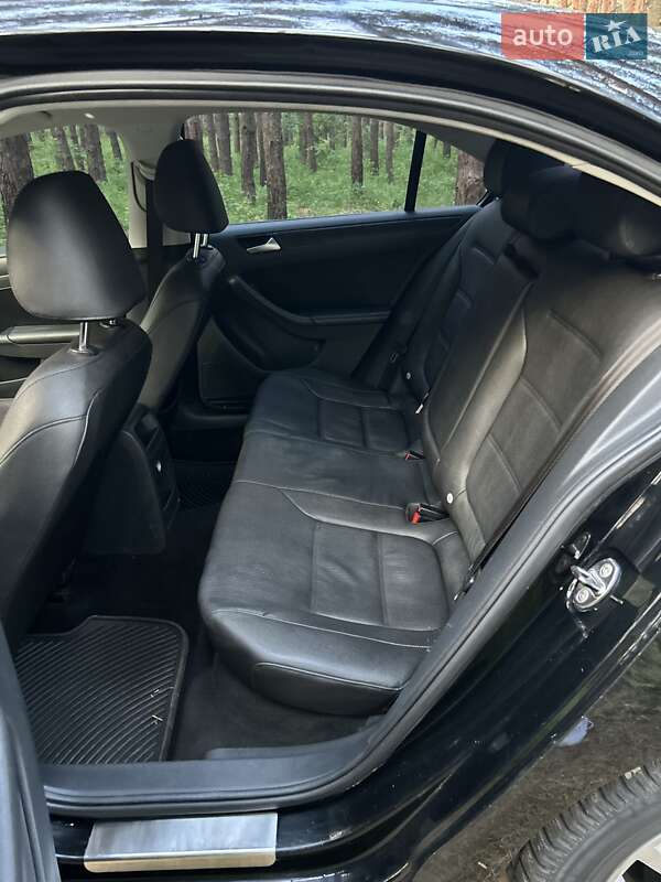 Седан Volkswagen Jetta 2011 в Каменском