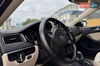 Седан Volkswagen Jetta 2016 в 